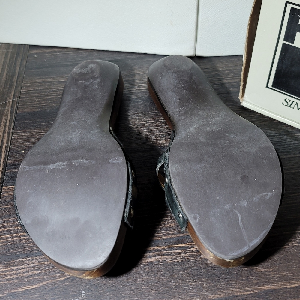 Frye - Ellie Ring Slides - Picture 4 of 4
